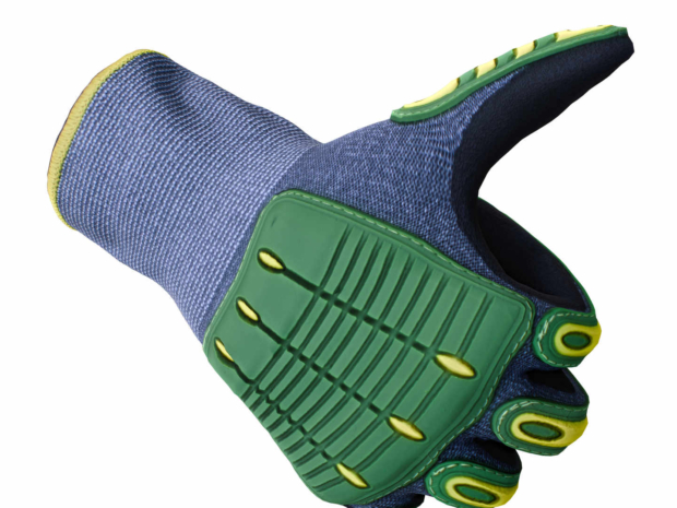 Rękawica robocza w geście uniesionego kciuka. Fotoskanowanie produktowe