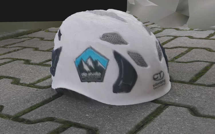 Fotoskan kasku wspinaczkowego