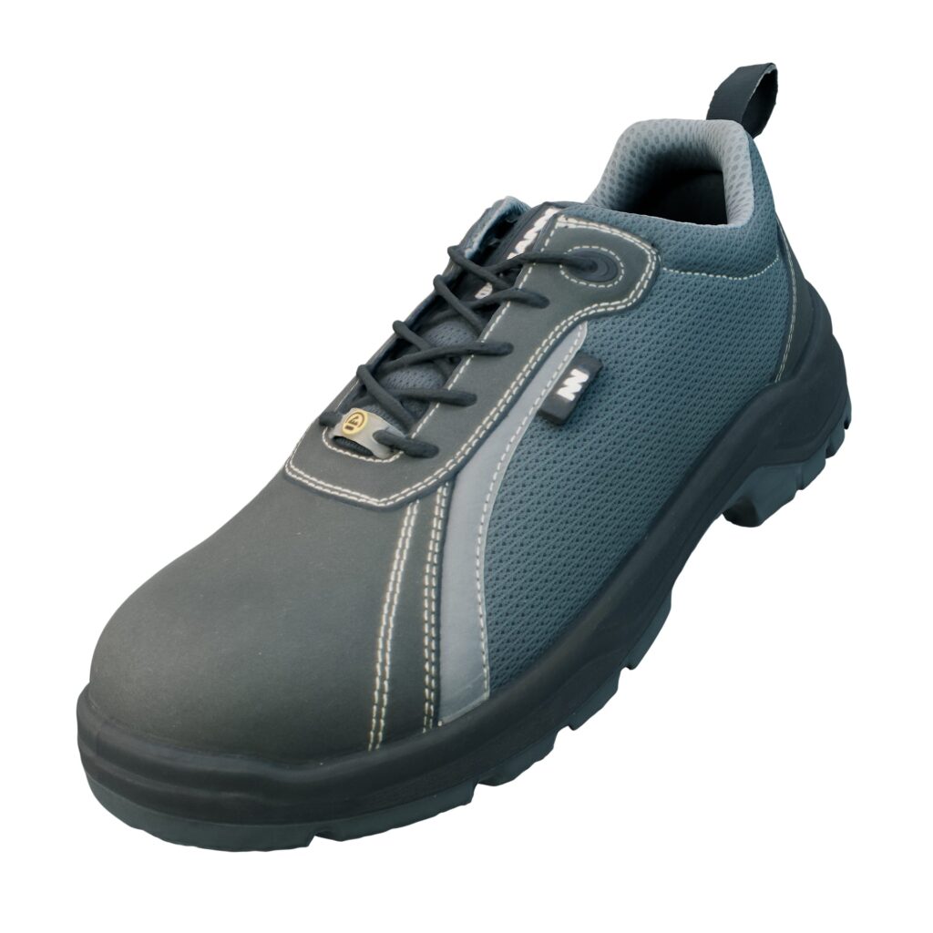 Wizualizacja produktowa obuwia roboczego z usztywnianym noskiem widzianego w widoku izometrycznym z lewej strony